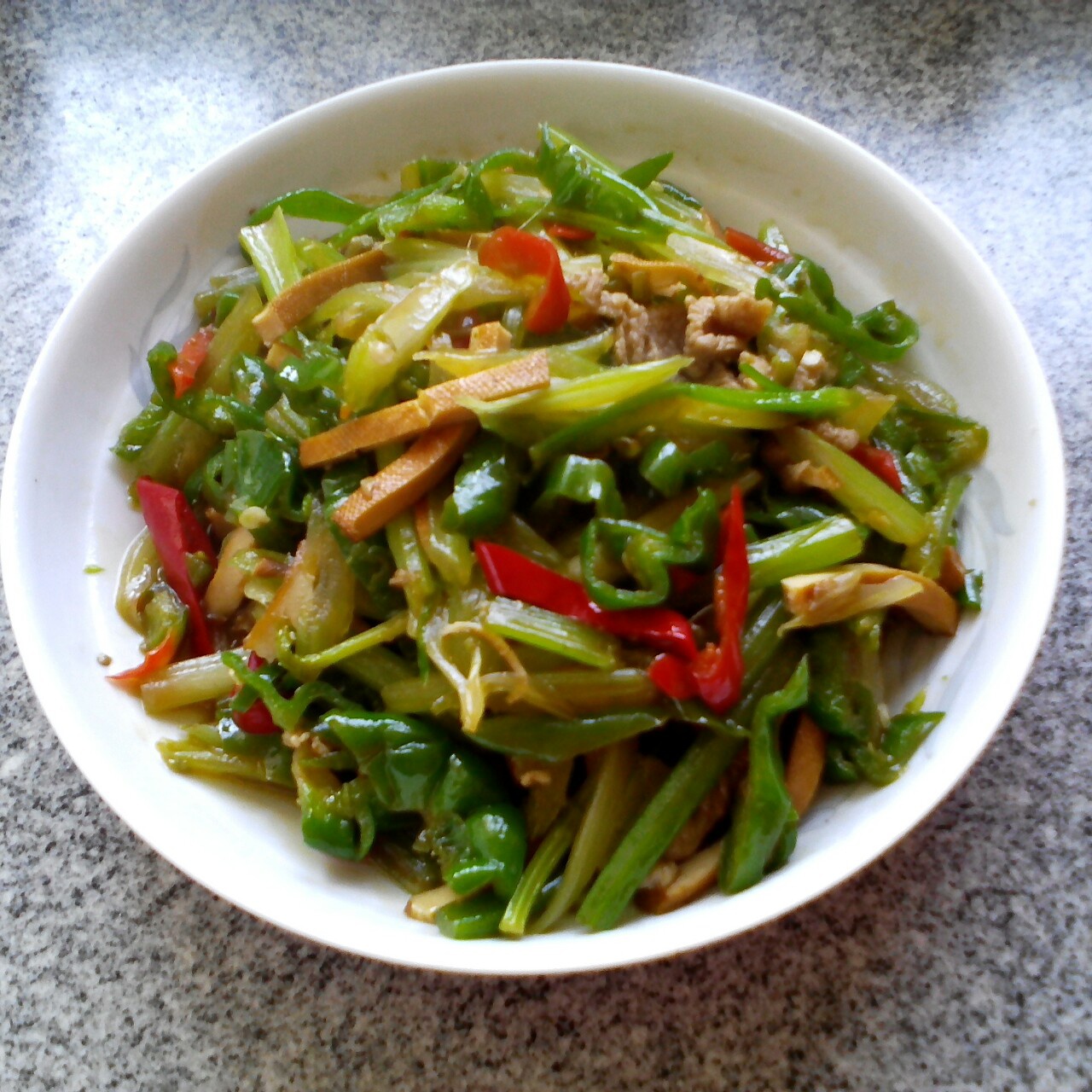 芹菜香干炒肉丝