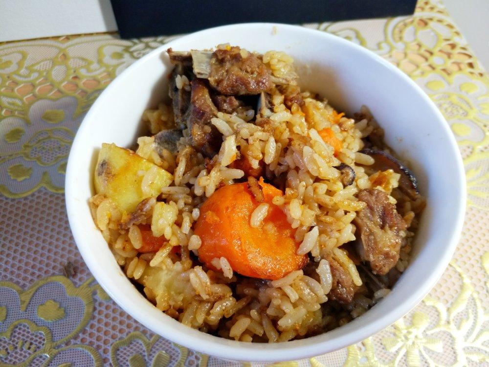 喷香排骨焖饭（爆好吃）