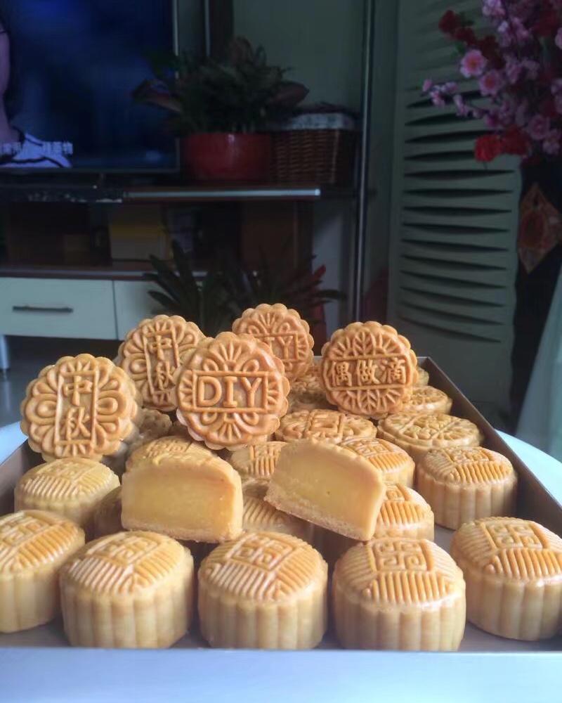 金沙奶黄月饼