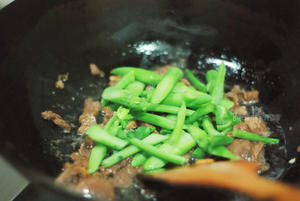 我家的家常小炒❻芥蓝炒牛肉@坏露露的露台食光的做法 步骤3