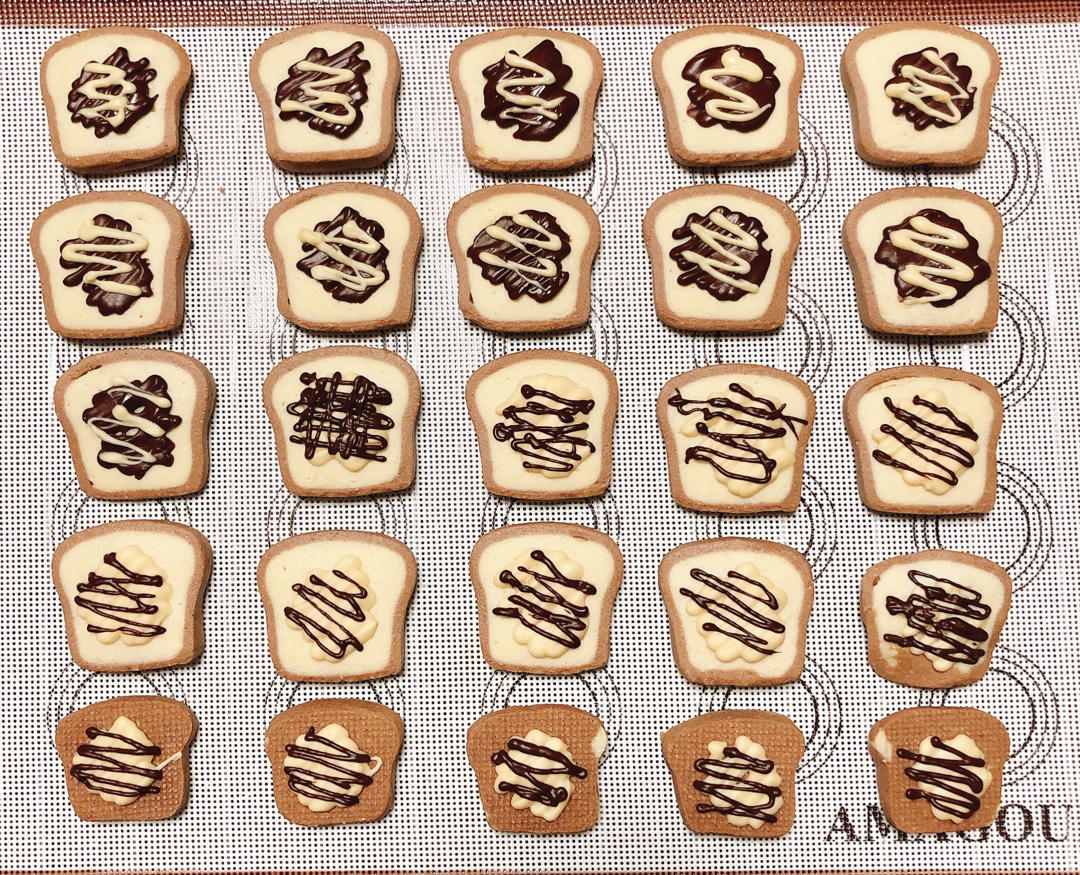 迷你蛋黄吐司糖霜饼干