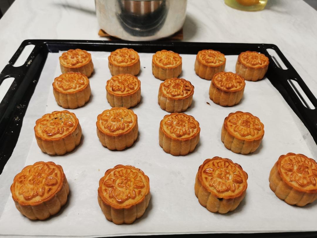 广式月饼—蛋黄冬翅月饼