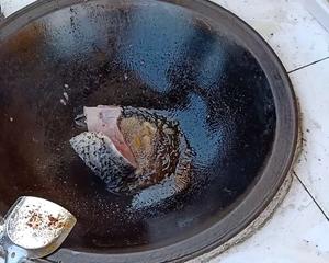 铁锅炖鱼的做法 步骤3