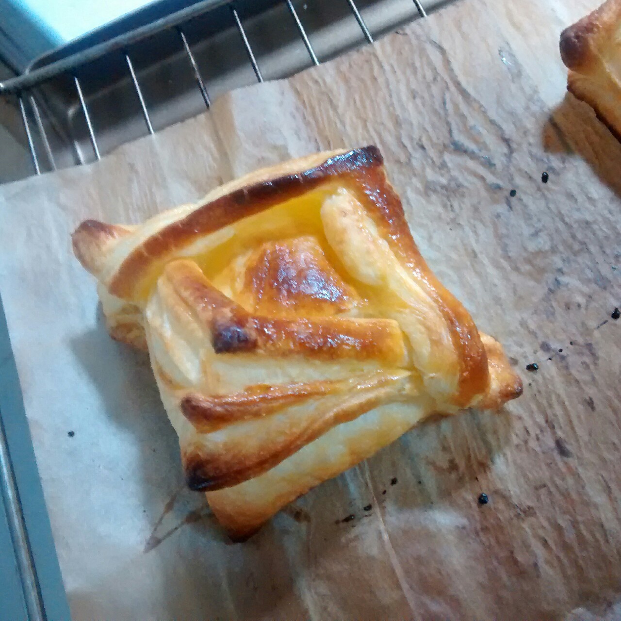 黑布林果酱千层酥