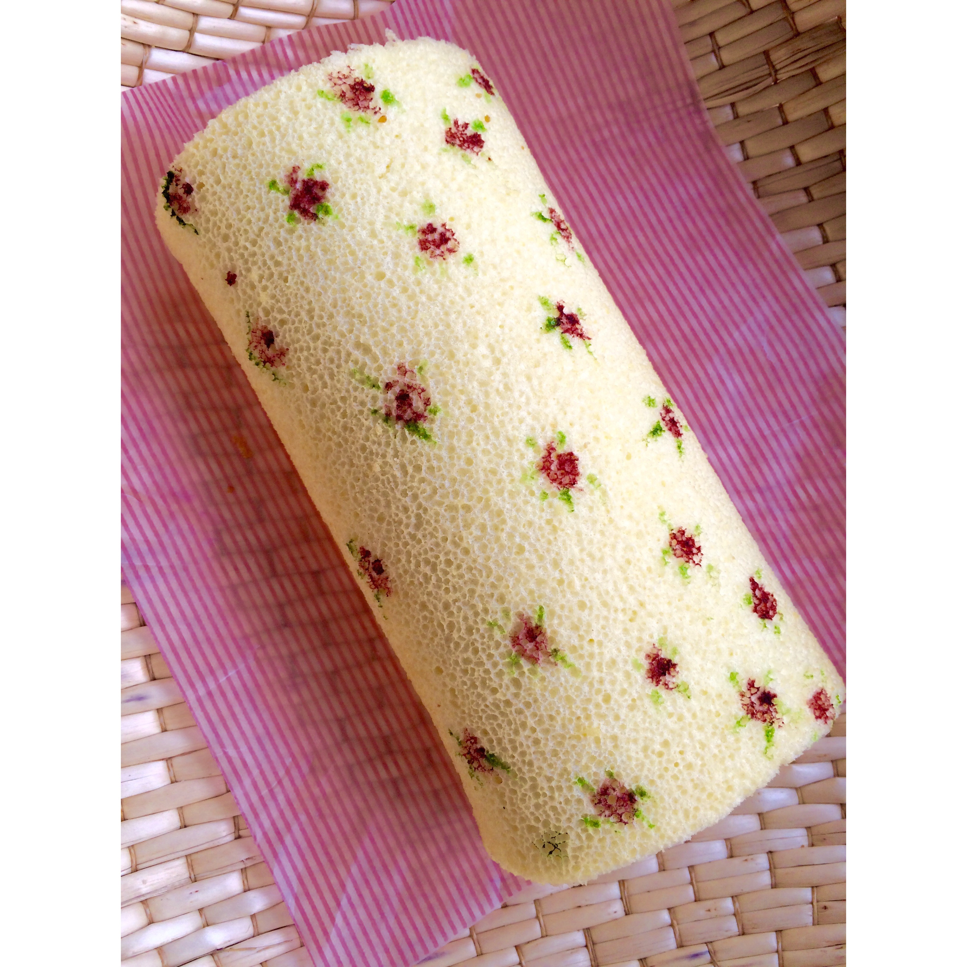 清新碎花手绘蛋糕卷