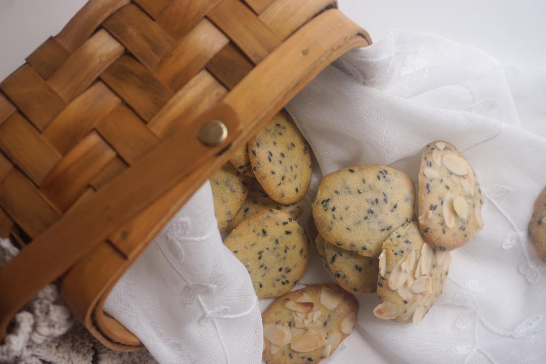 小时候的味道 — 芝麻鸡蛋薄脆饼干