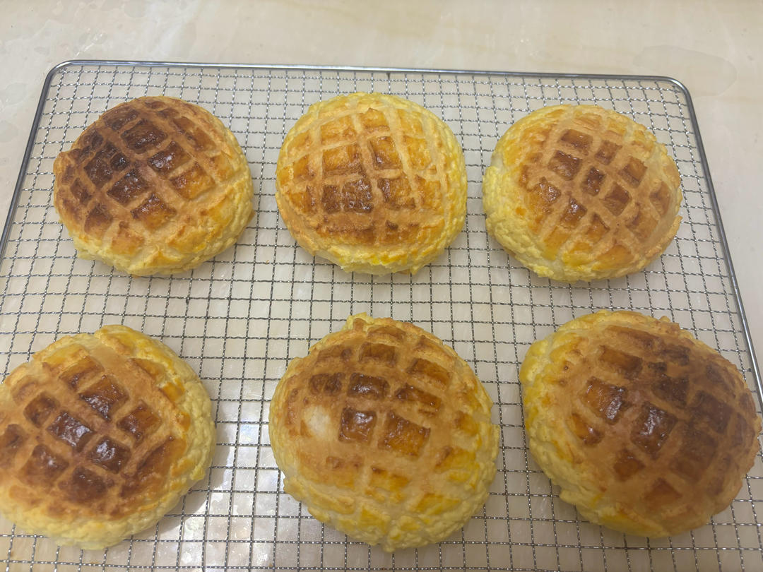 好吃到炸裂的港式菠萝包（附带制作酥皮的小视频）