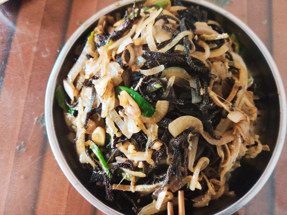 〈辣炒牛百叶〉，爽呀。欣小厨 😉