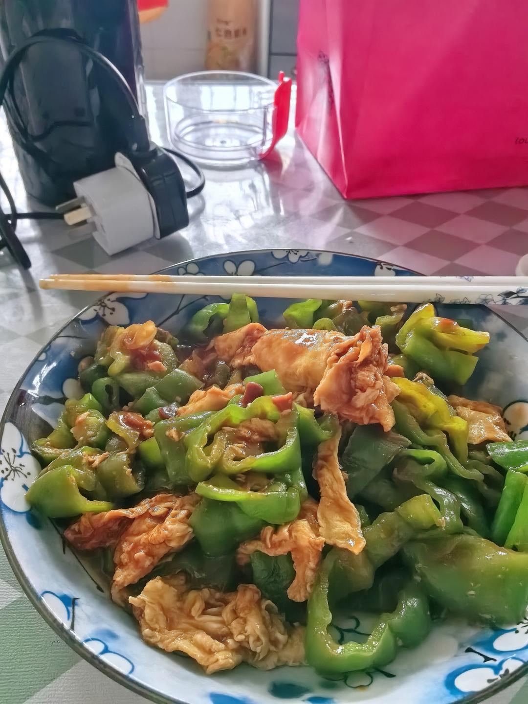 超级下饭的青椒炒鸡蛋