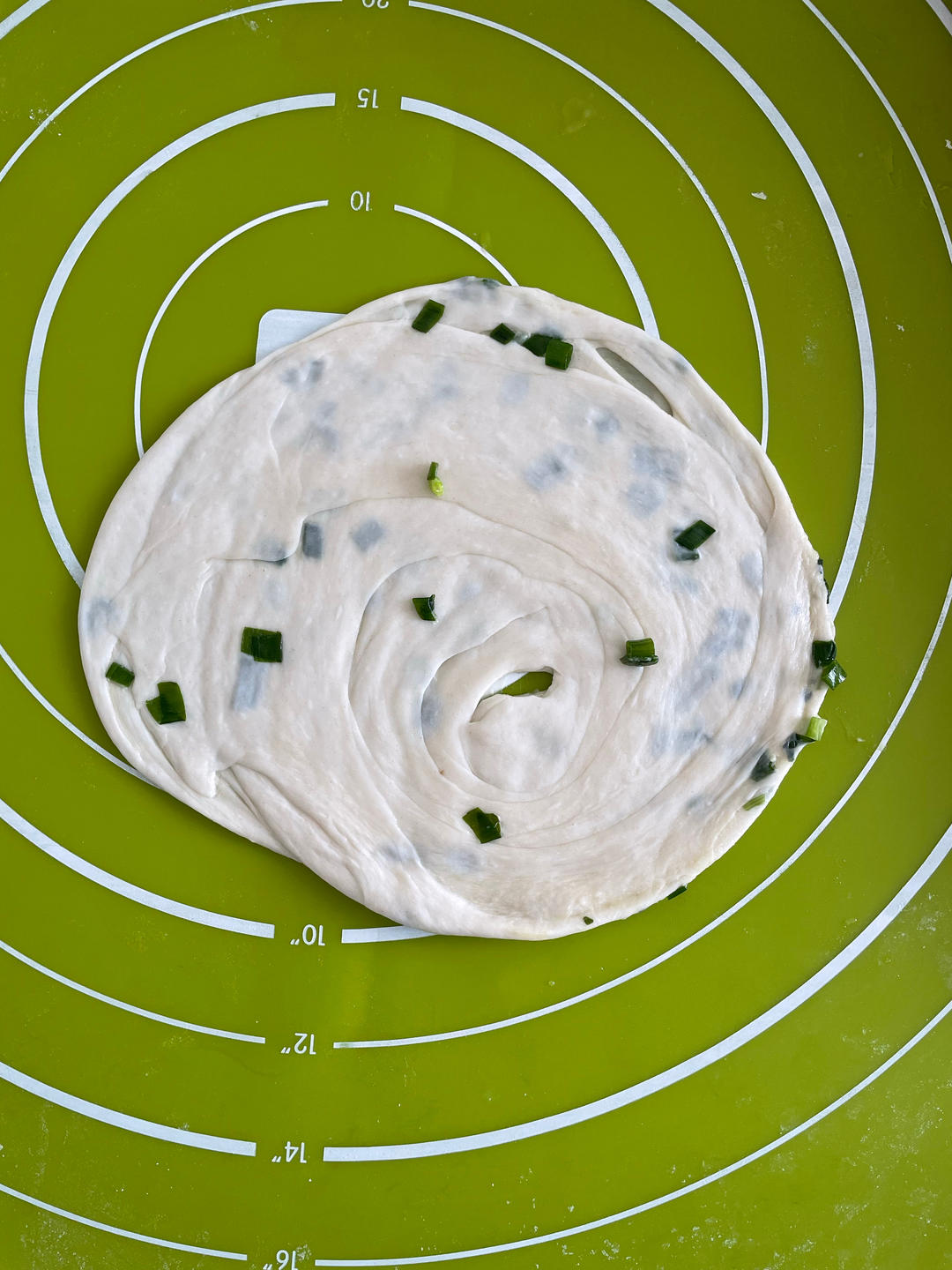 家常葱油饼 柔软多层 凉了也不硬 附细节视频详解