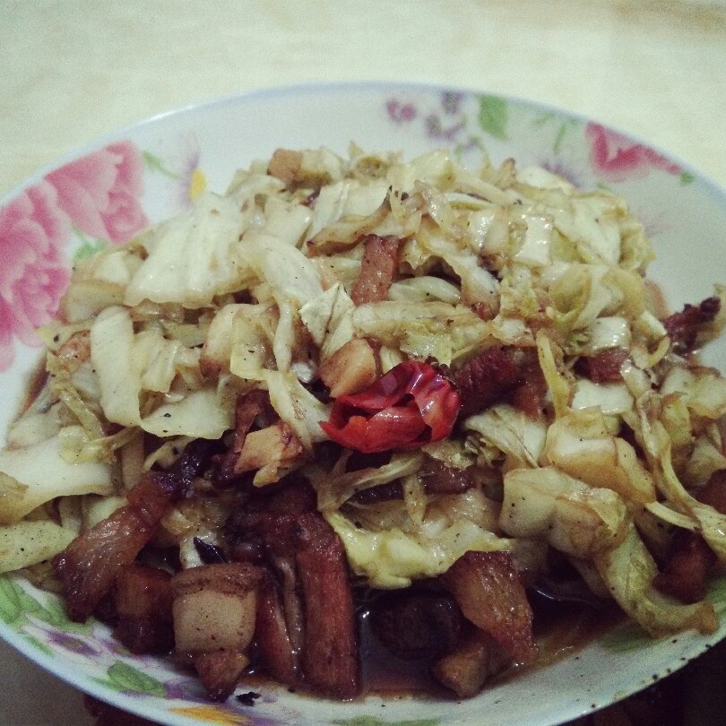 腊肉小炒圆白菜