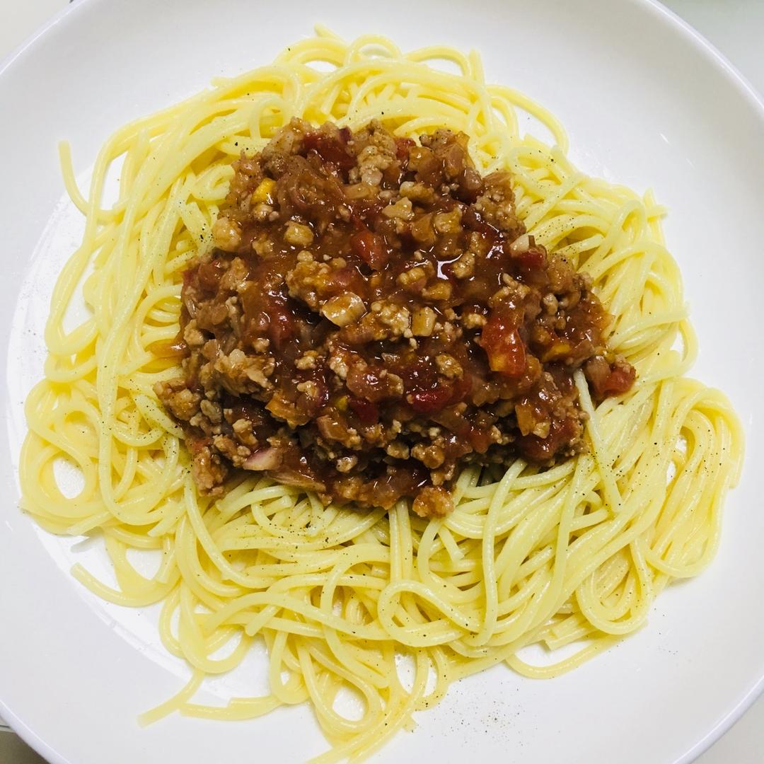 蕃茄蘑菇肉酱意大利面