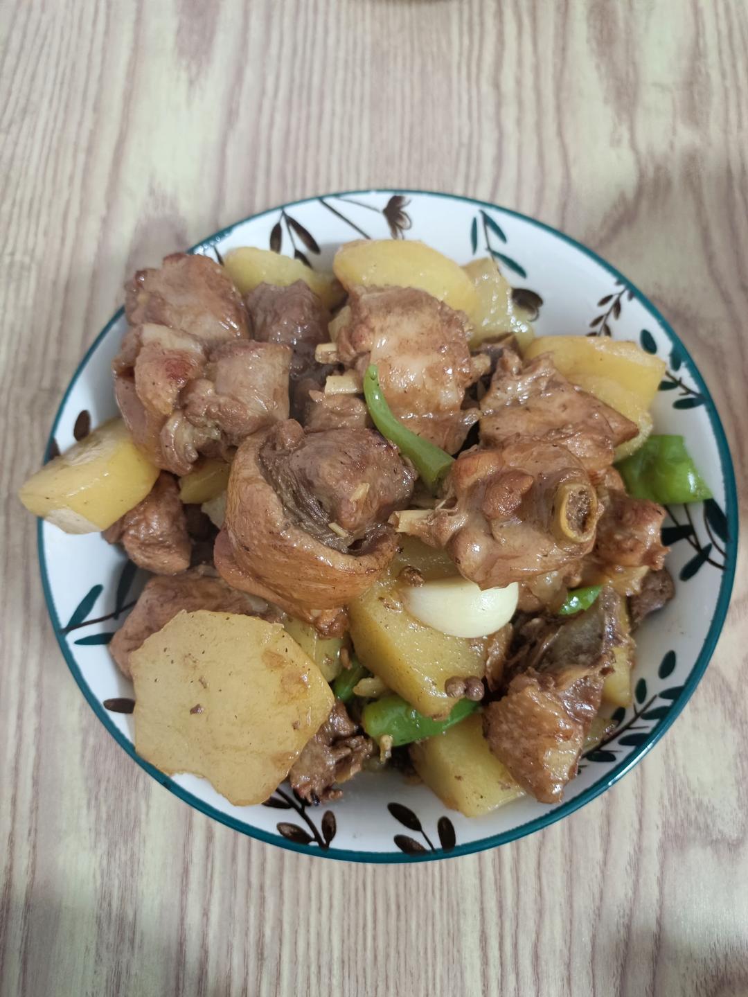 鸡腿炖土豆 上桌秒空盘 汤都喝干了！