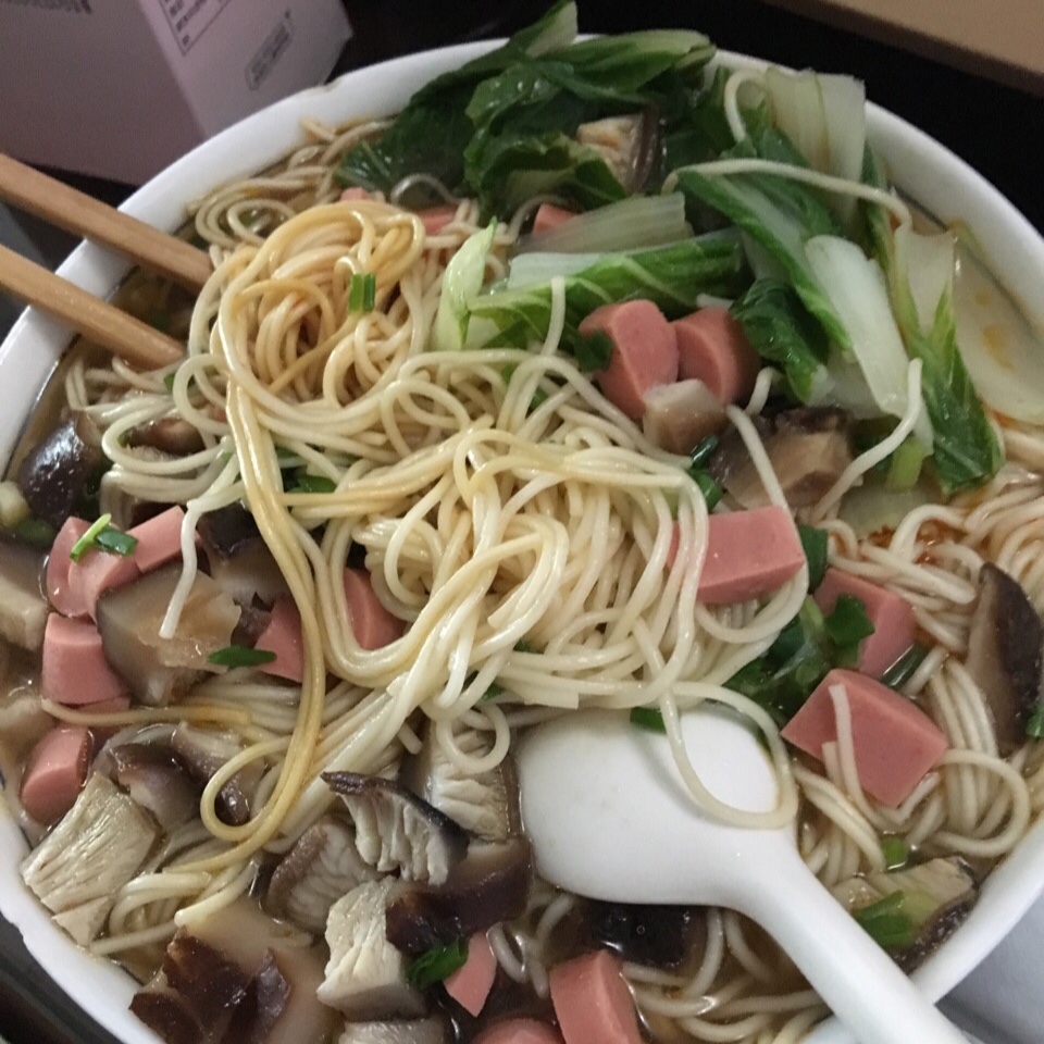 超级无敌美味懒人酸汤麻辣面（十分钟搞定色香味俱全）