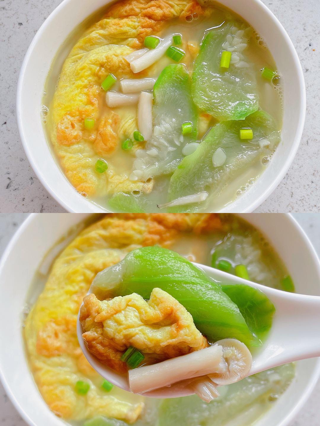 适合三伏天的丝瓜蟹味菇煎蛋汤的做法