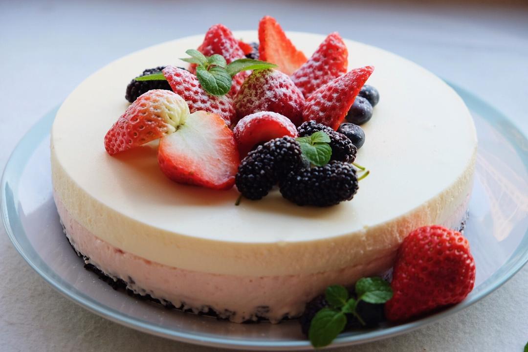 草莓芝士双色慕斯--（免烤）成功率超高