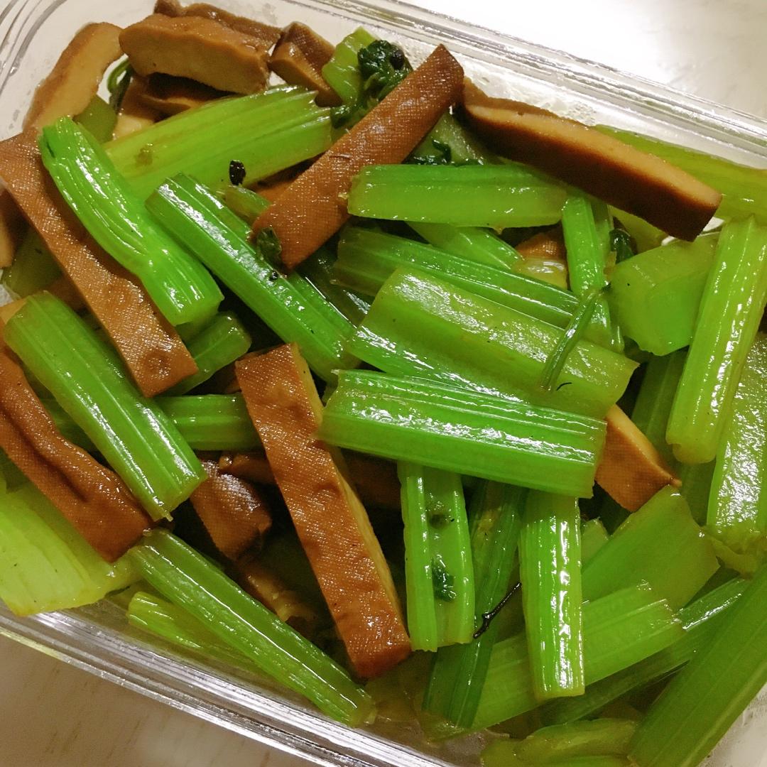 嫩芹炒香干