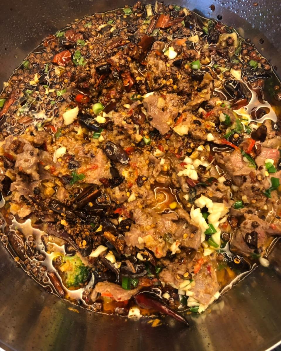 厨师长教你：“水煮肉片”的正宗做法，这味道真的很四川