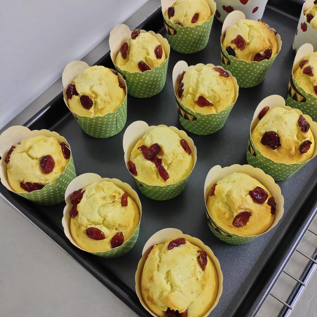 不用打发蛋清，搅一搅就能做的蔓越莓马芬蛋糕！