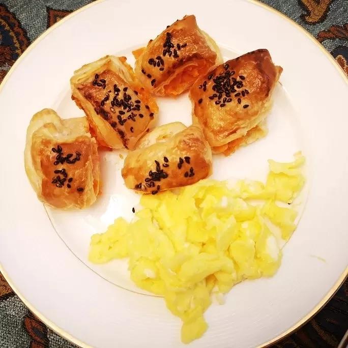 巨好吃❗巨简单❗酥到掉渣的手抓红薯酥饼。