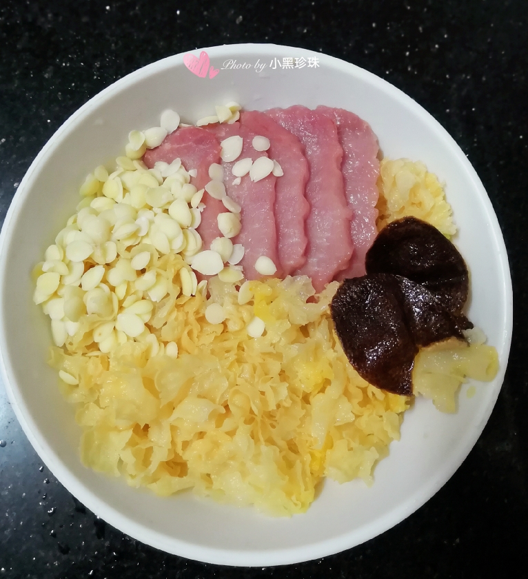 银耳雪梨瘦肉汤的做法 步骤3