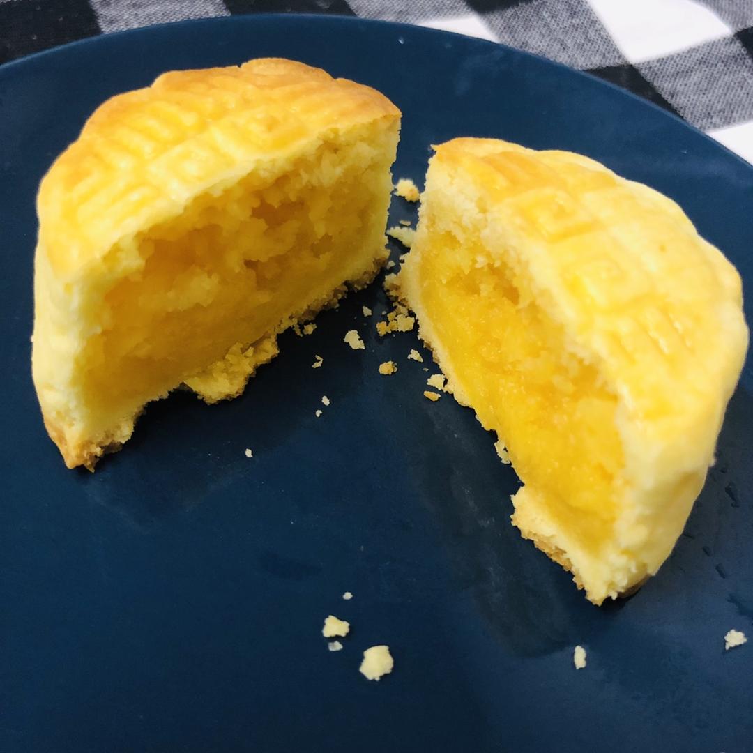 金沙奶黄流心月饼