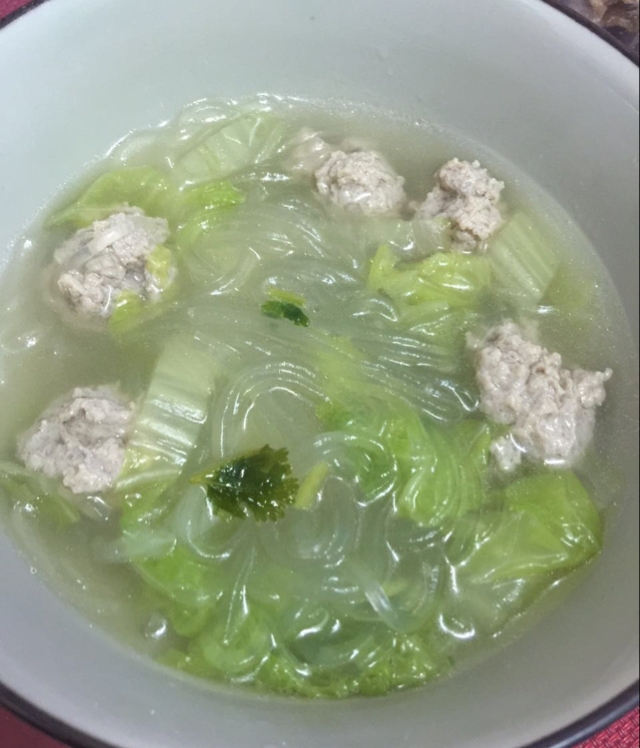 白菜丸子粉丝汤