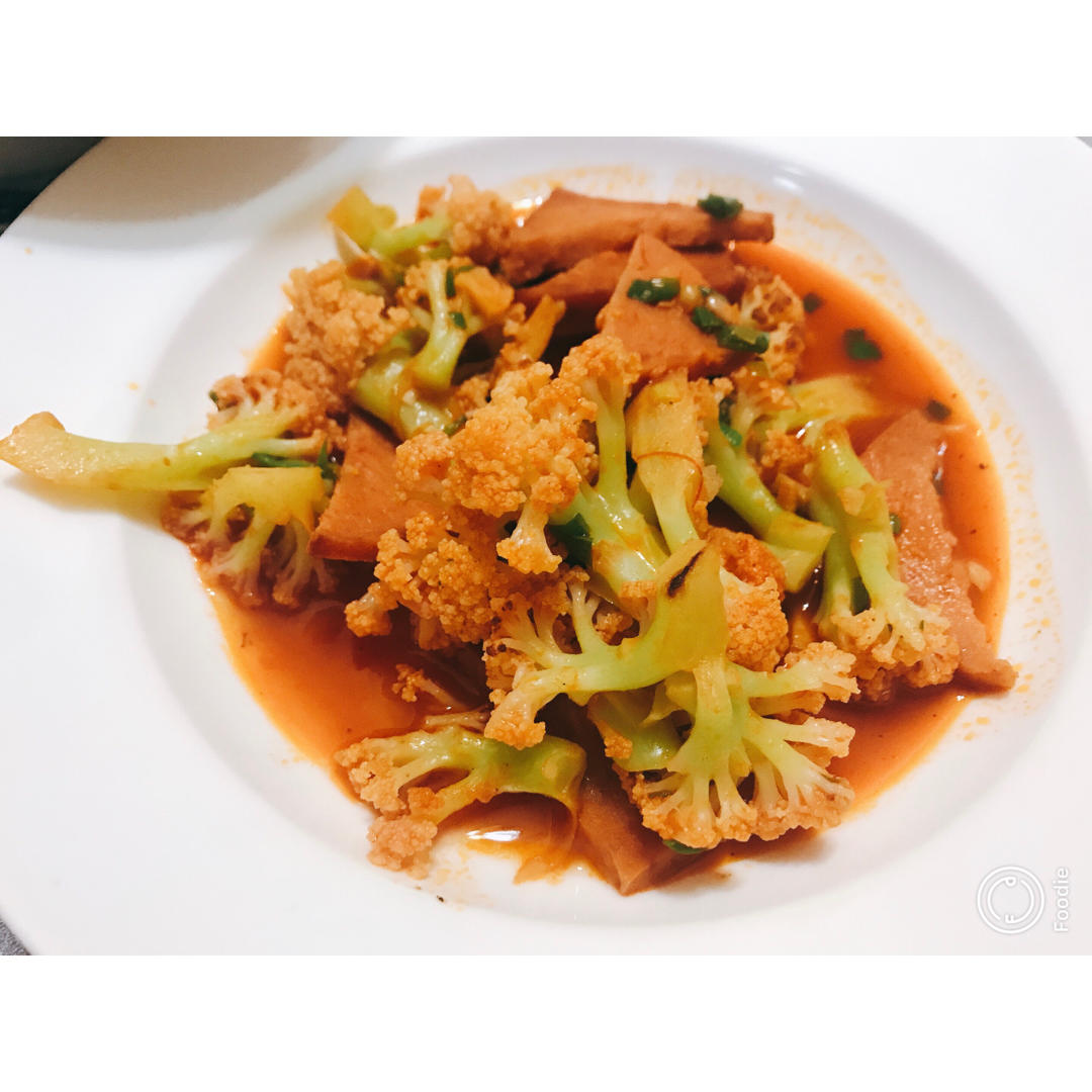 家常花菜炒火腿肠