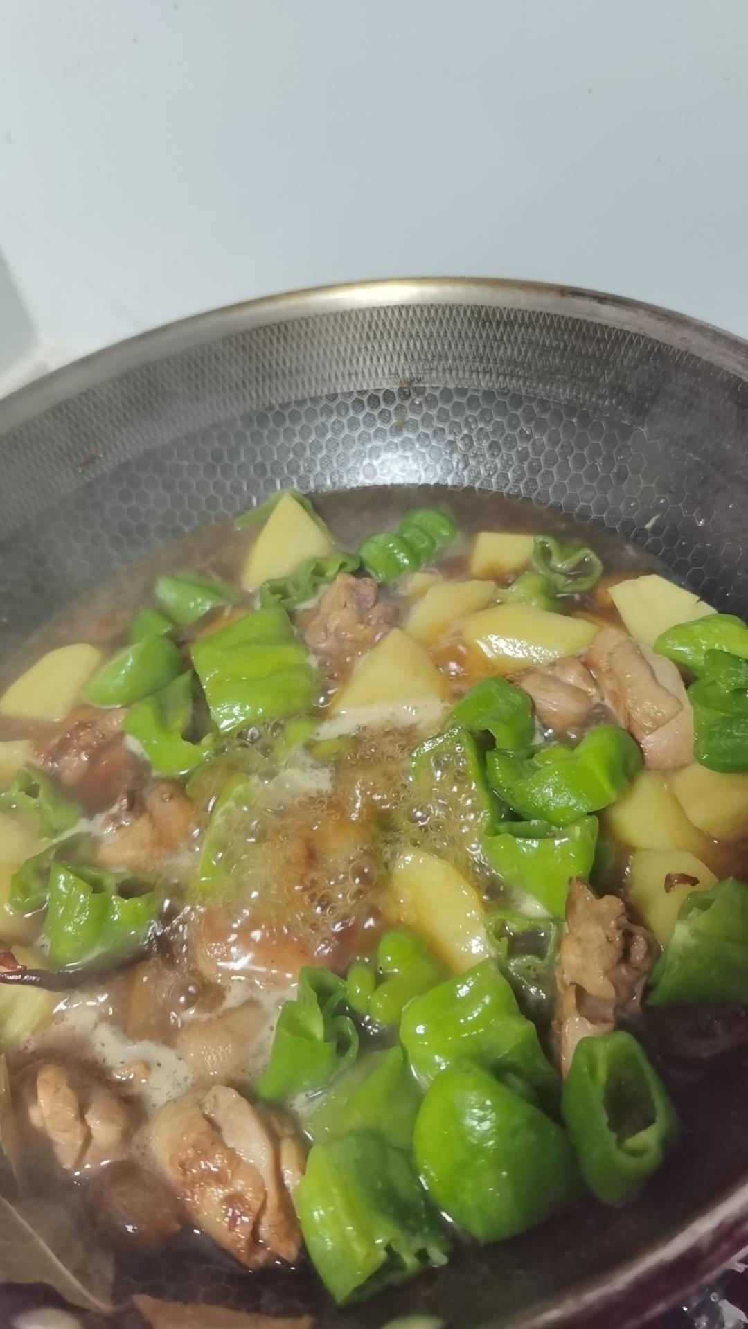 鸡腿炖土豆 上桌秒空盘 汤都喝干了！