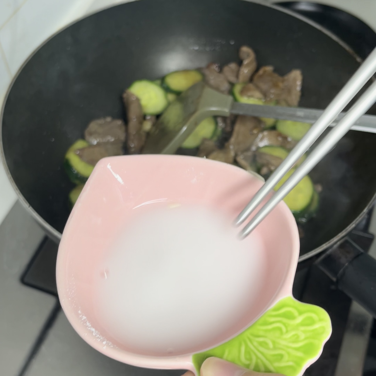 黄瓜炒牛肉（嫩滑）的做法 步骤9