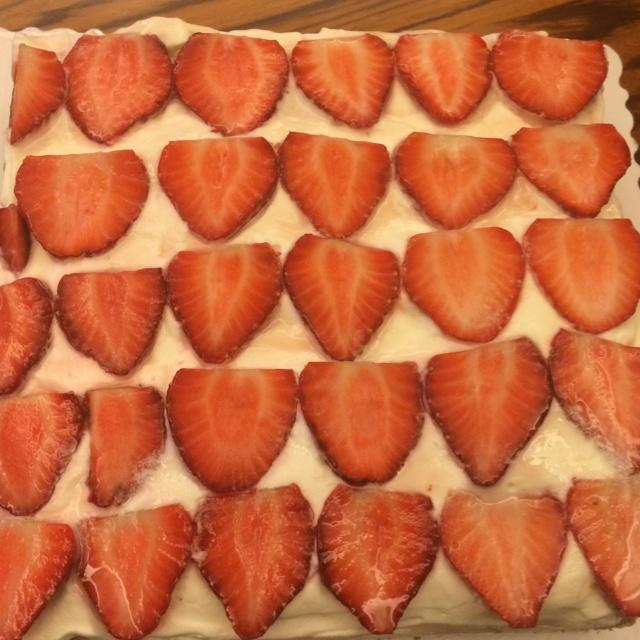 方形大气草莓蛋糕的做法