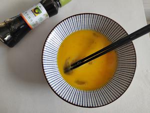 豌豆尖炒鸡蛋的做法 步骤4