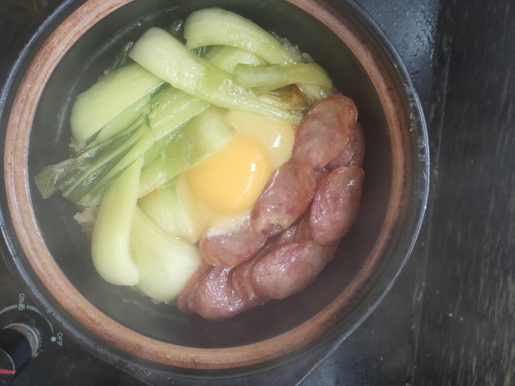 广式腊味煲仔饭