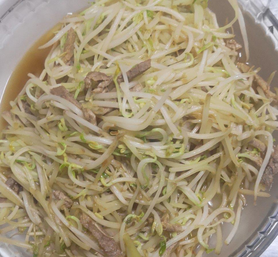 绿豆芽炒肉丝