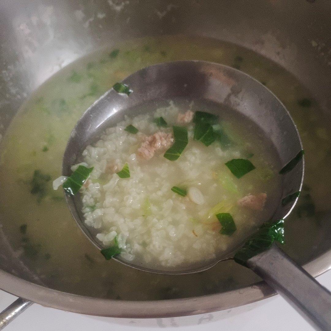 妈妈👩教我做的皮蛋瘦肉粥🥣简单快捷美味😋