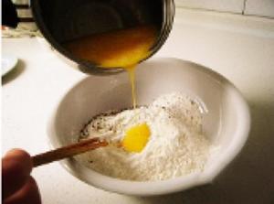 在家里用平底锅自制酥脆鸡蛋卷（简单又健康）的做法 步骤4