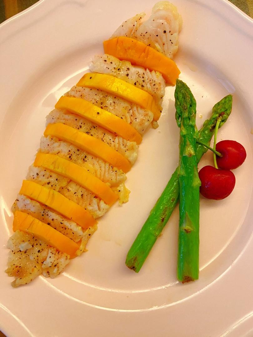 香煎两条快乐巴沙鱼柳