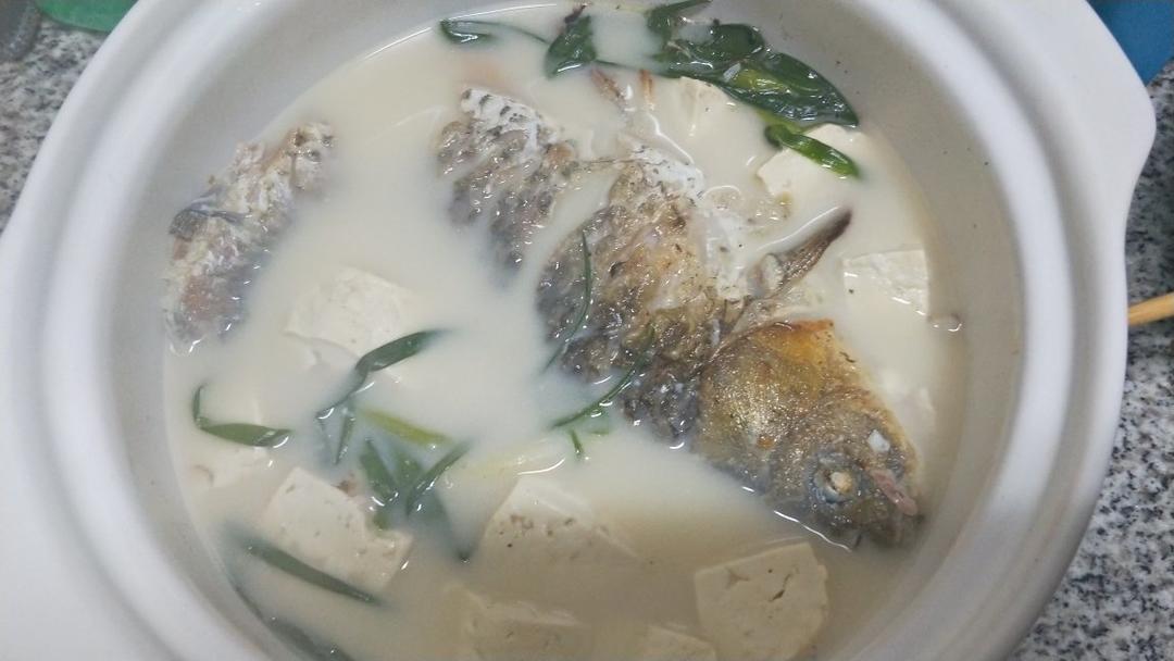 鲫鱼豆腐汤