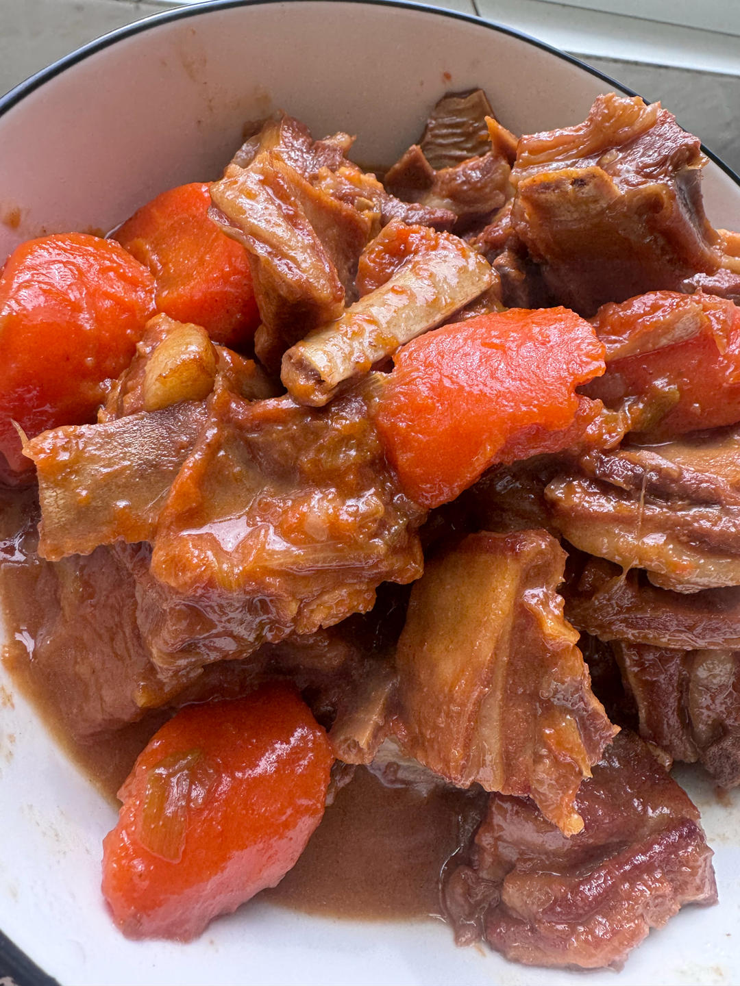 厨师长教你：“红烧羊排”的家常做法，汤汁浓郁，软烂脱骨