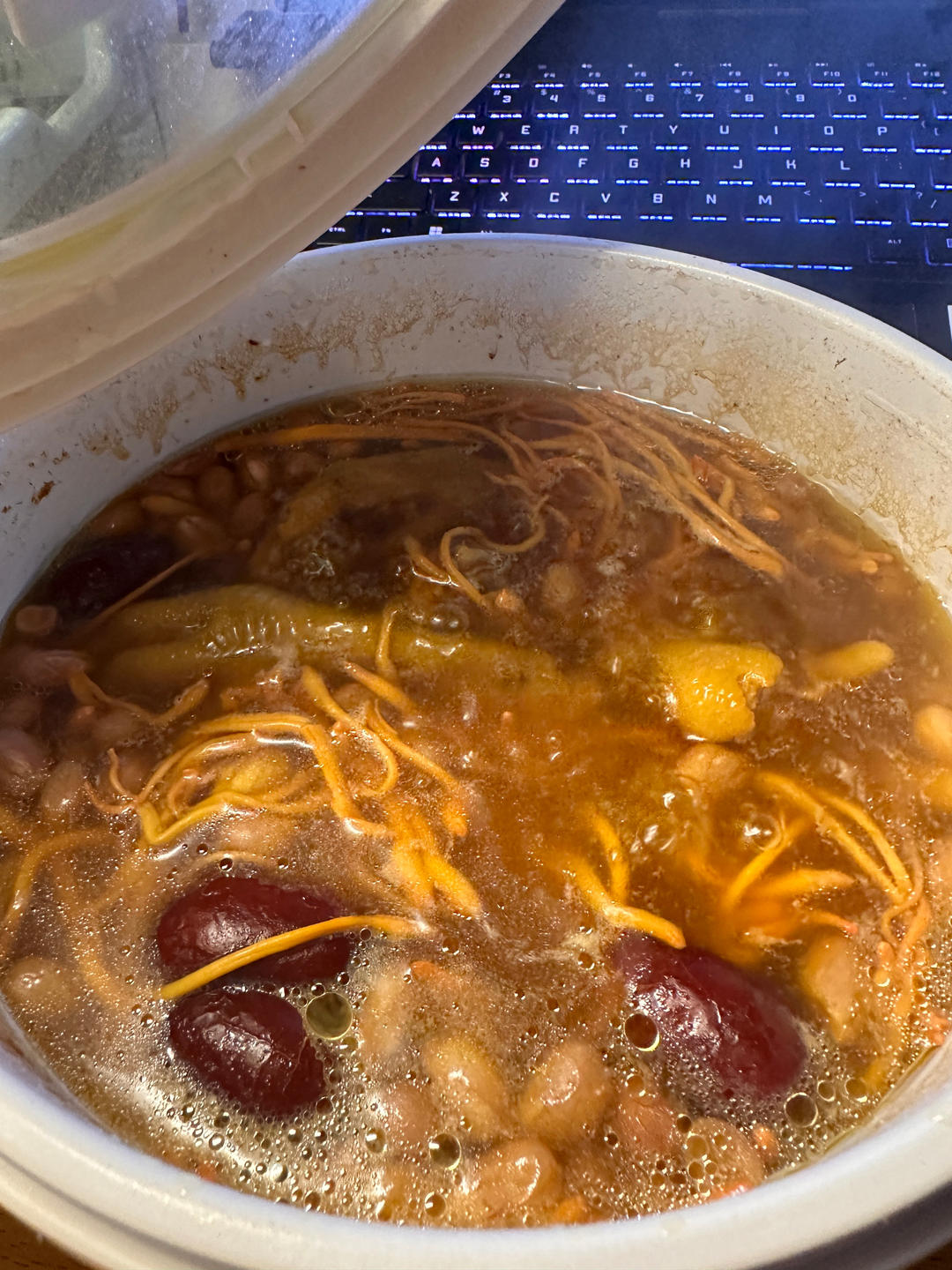 花生鸡脚虫草花汤