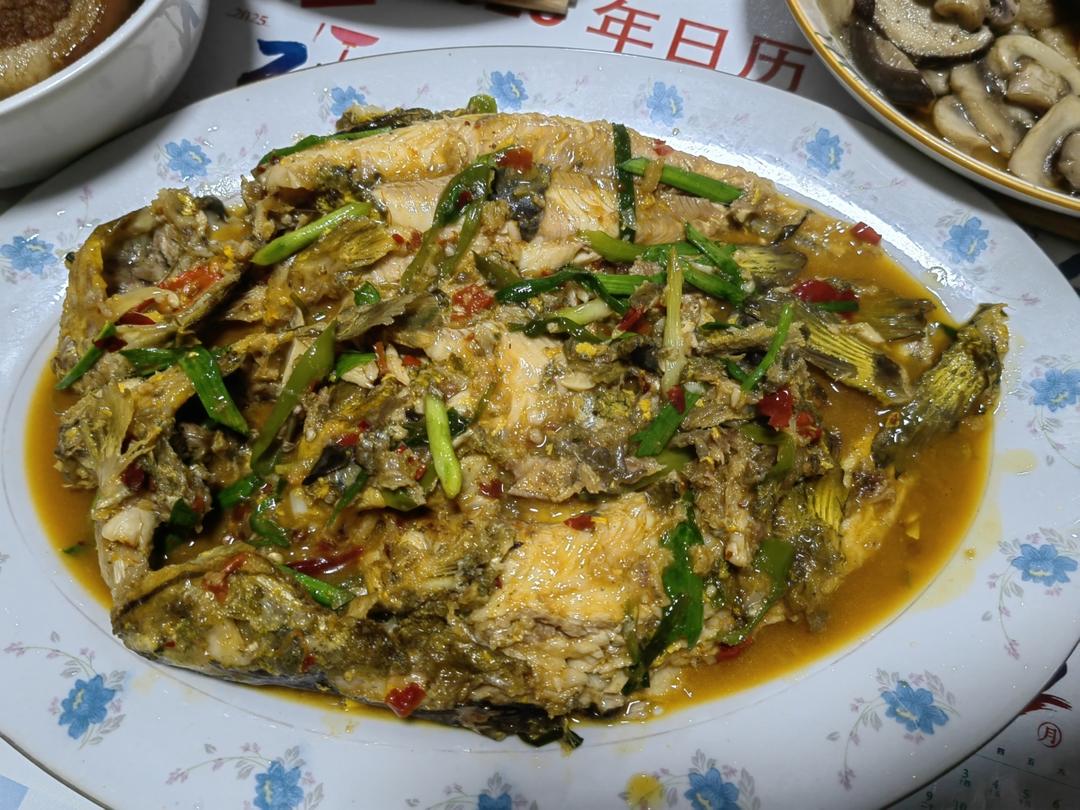 闷个黄骨鱼，黄丫头，黄鸭叫，家常简单味的！
