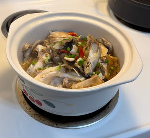 砂锅焗鱼头
（姜葱焗鱼头）的做法 步骤11