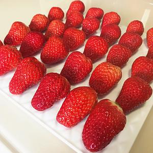 草莓冰糖葫芦的做法 步骤2
