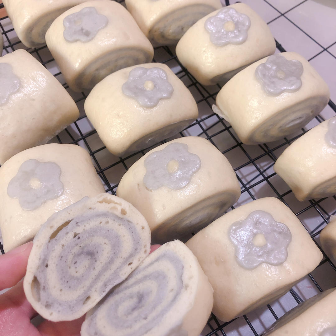 蝶豆花奶香双色馒头