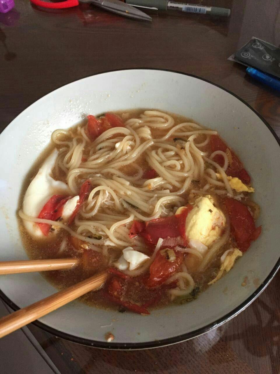 最家常的普通汤面——西红柿鸡蛋龙须面