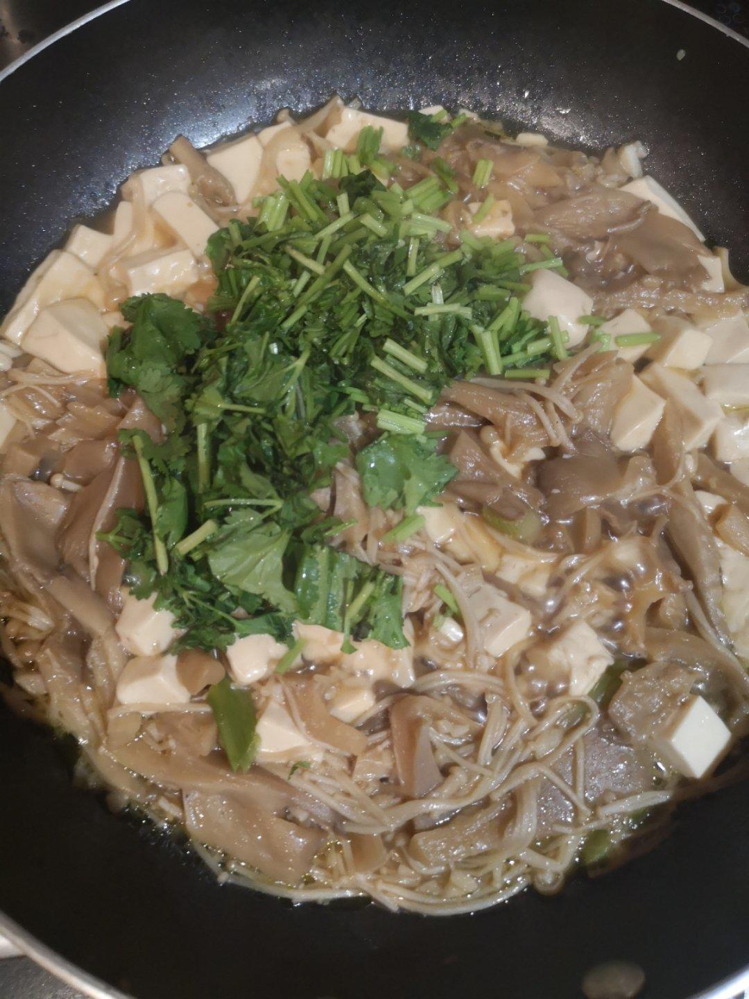 金针菇焖嫩豆腐