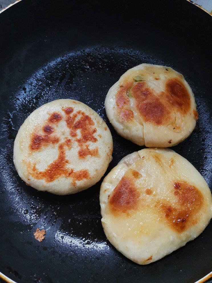 薄馅大皮酸萝卜馅饼，不是薄皮大馅哦！