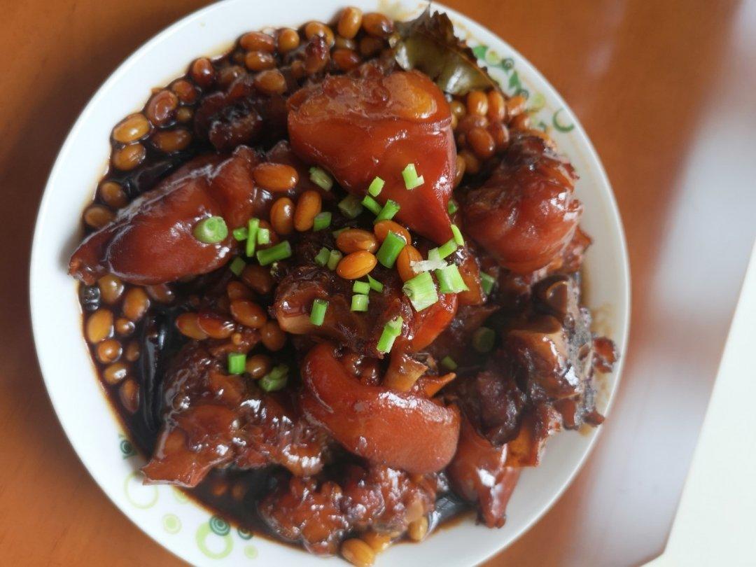 流口水的黄豆炖猪蹄