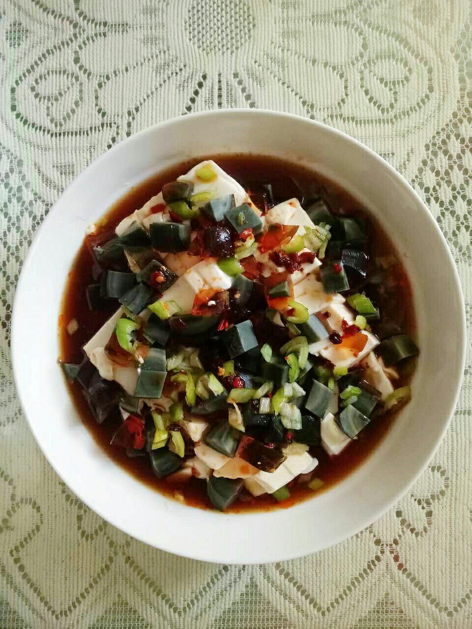 皮蛋拌豆腐