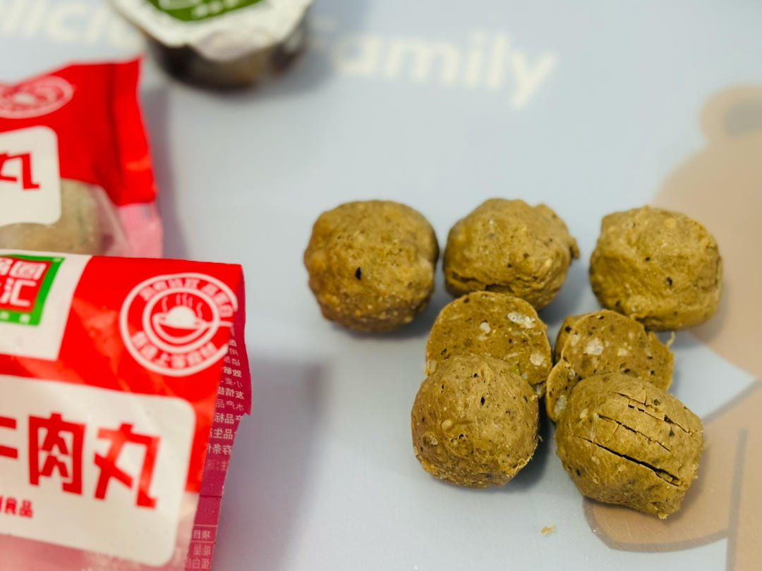 锅圈～沙茶酱牛肉丸的做法 步骤2